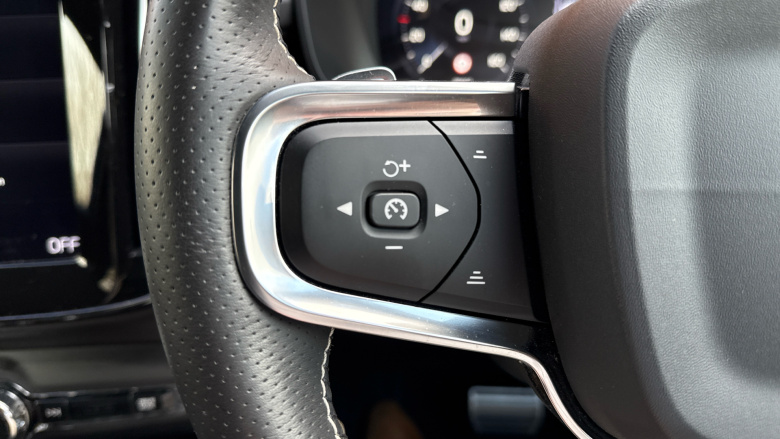 Volvo Xc40 2.0 T5 R DESIGN 5dr AWD Geartronic Petrol Estate